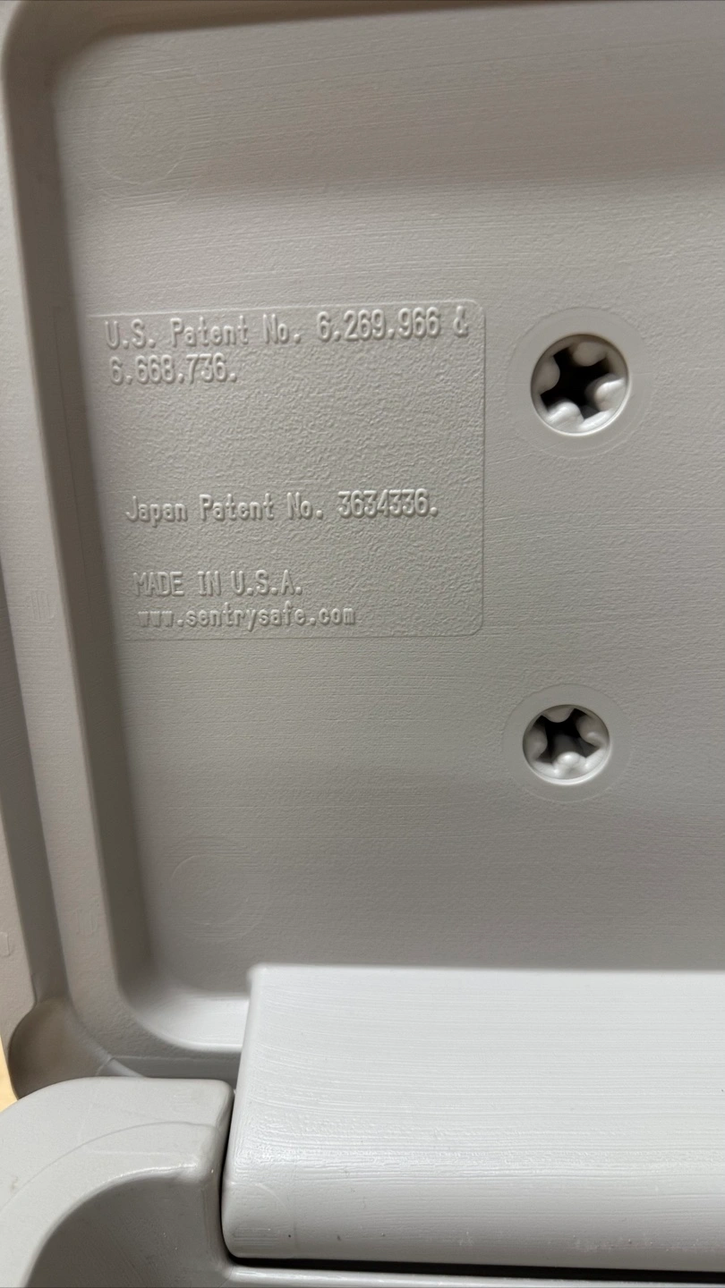 SentrySafe ポータブル耐火保管庫の写真3枚目