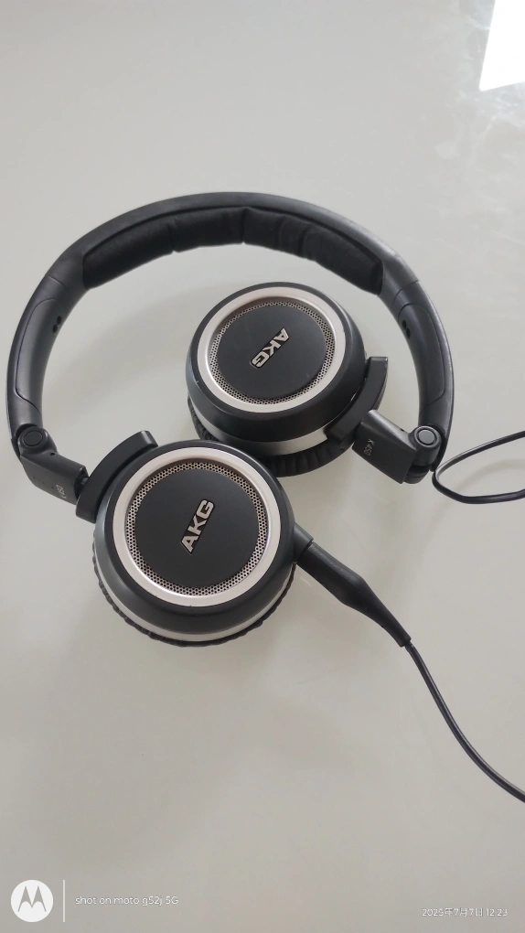 AKG ヘッドホン ブラック