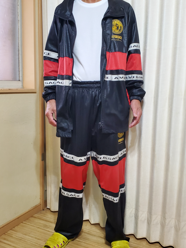 ヴェルサーチェ 上下の写真2枚目