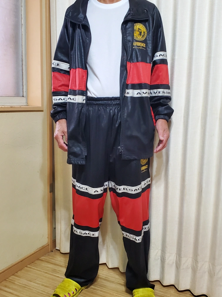 ヴェルサーチェ 上下の写真2枚目