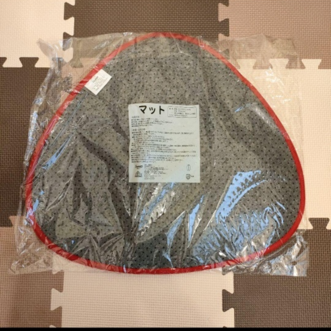 【新品】サクマ × ハローキティ コラボ　サクマドロップ柄マットの写真2枚目