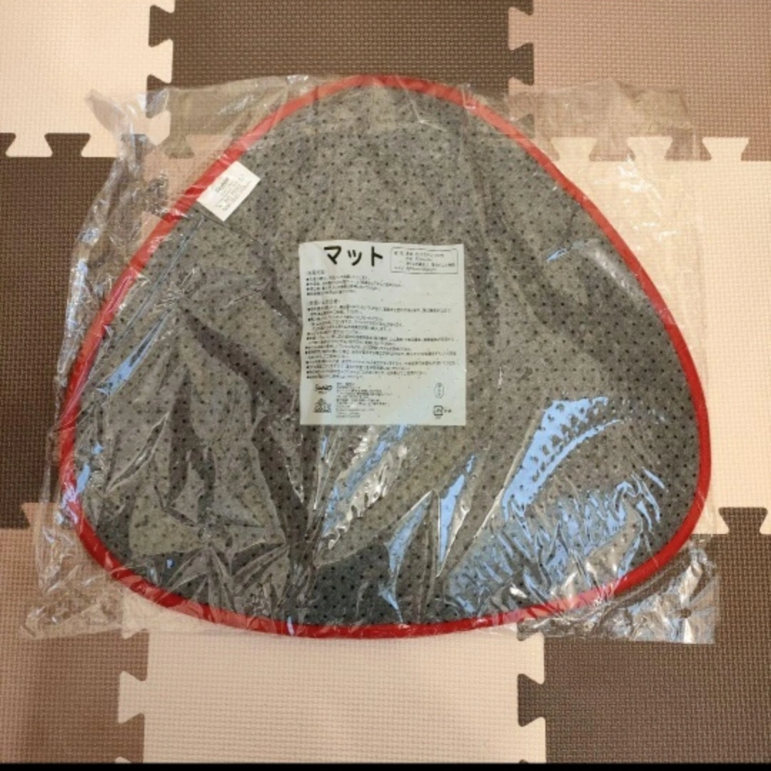 【新品】サクマ × ハローキティ コラボ サクマドロップ柄マットの写真2枚目