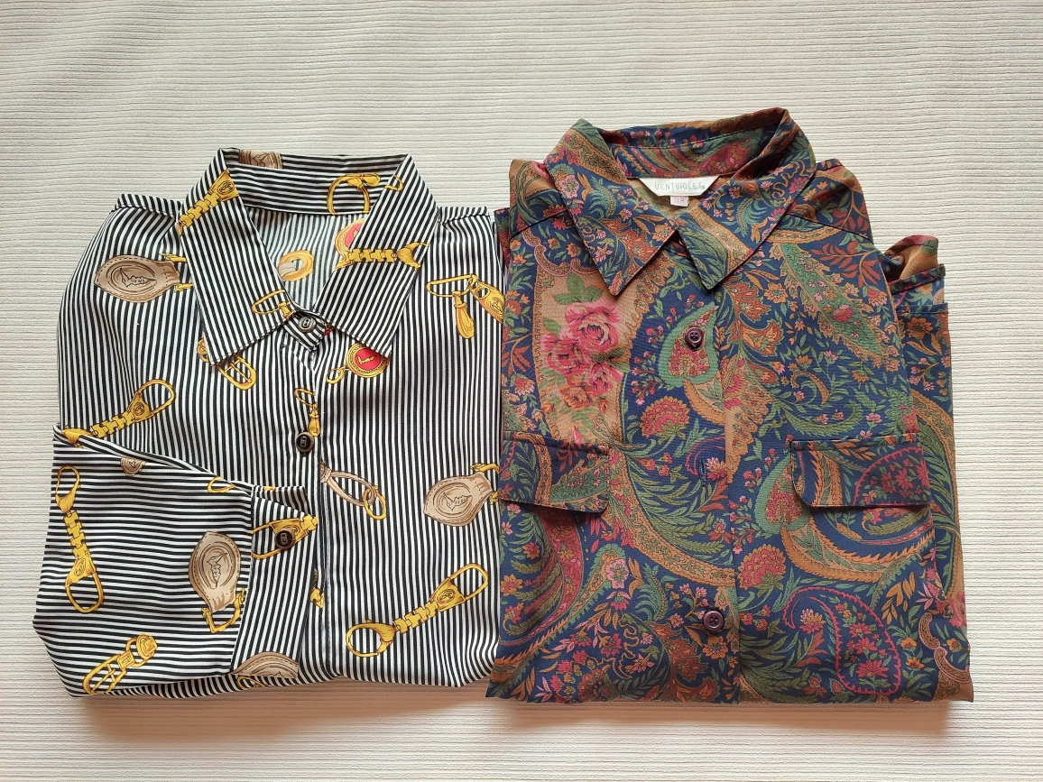 5️⃣柄シャツ 2枚セット