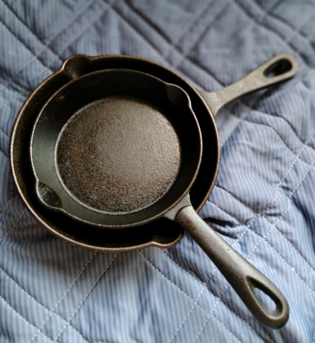 パエリア鍋と鋳物フライパン中小二個の写真2枚目