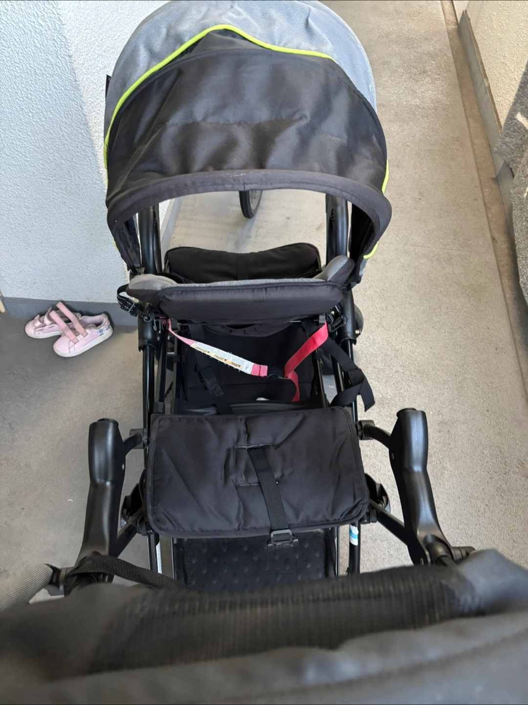 ベビーカー 黒、グレー sit N goの写真3枚目