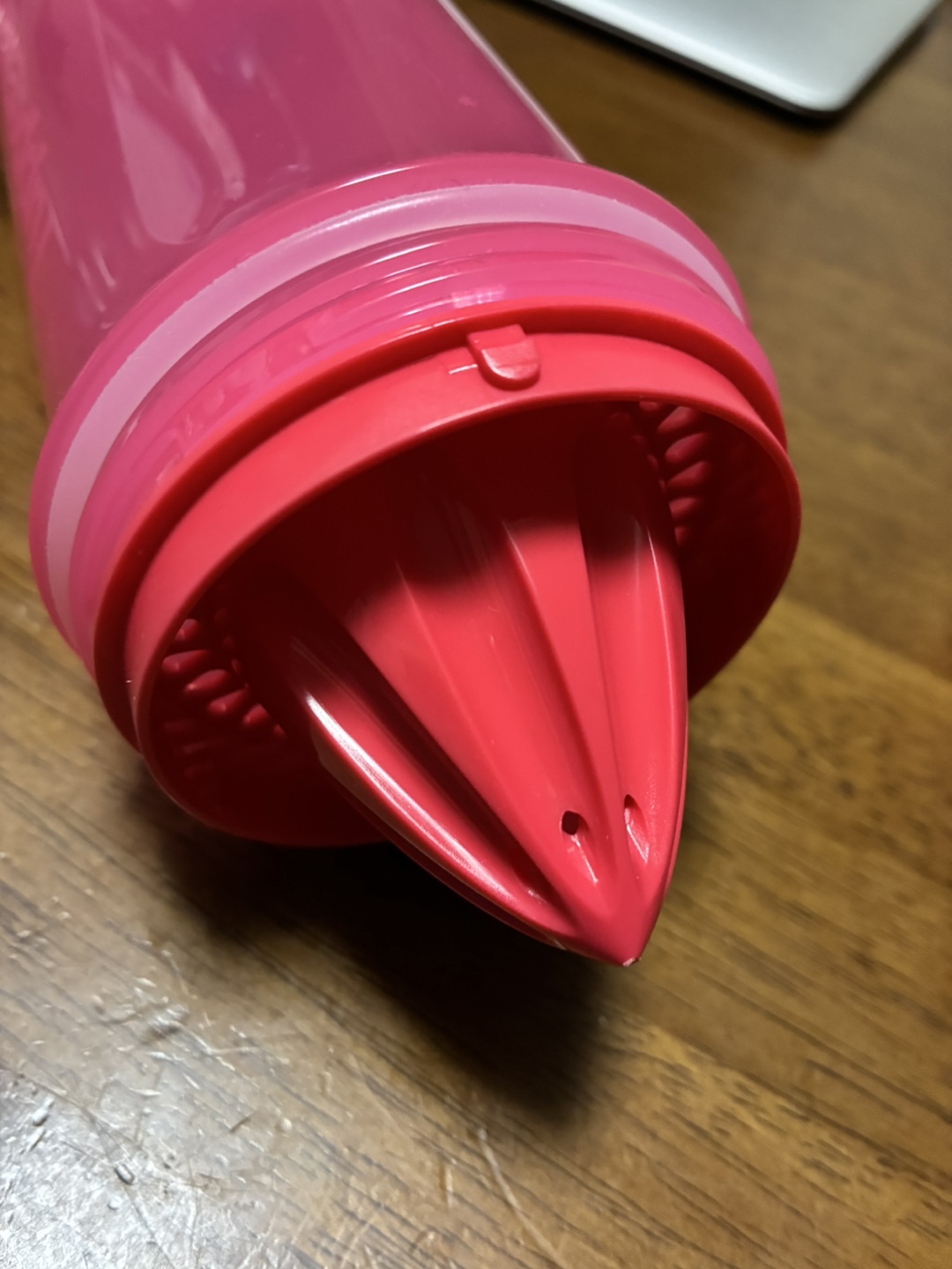 新品　タッパーウェア ピンク ボトルの写真3枚目