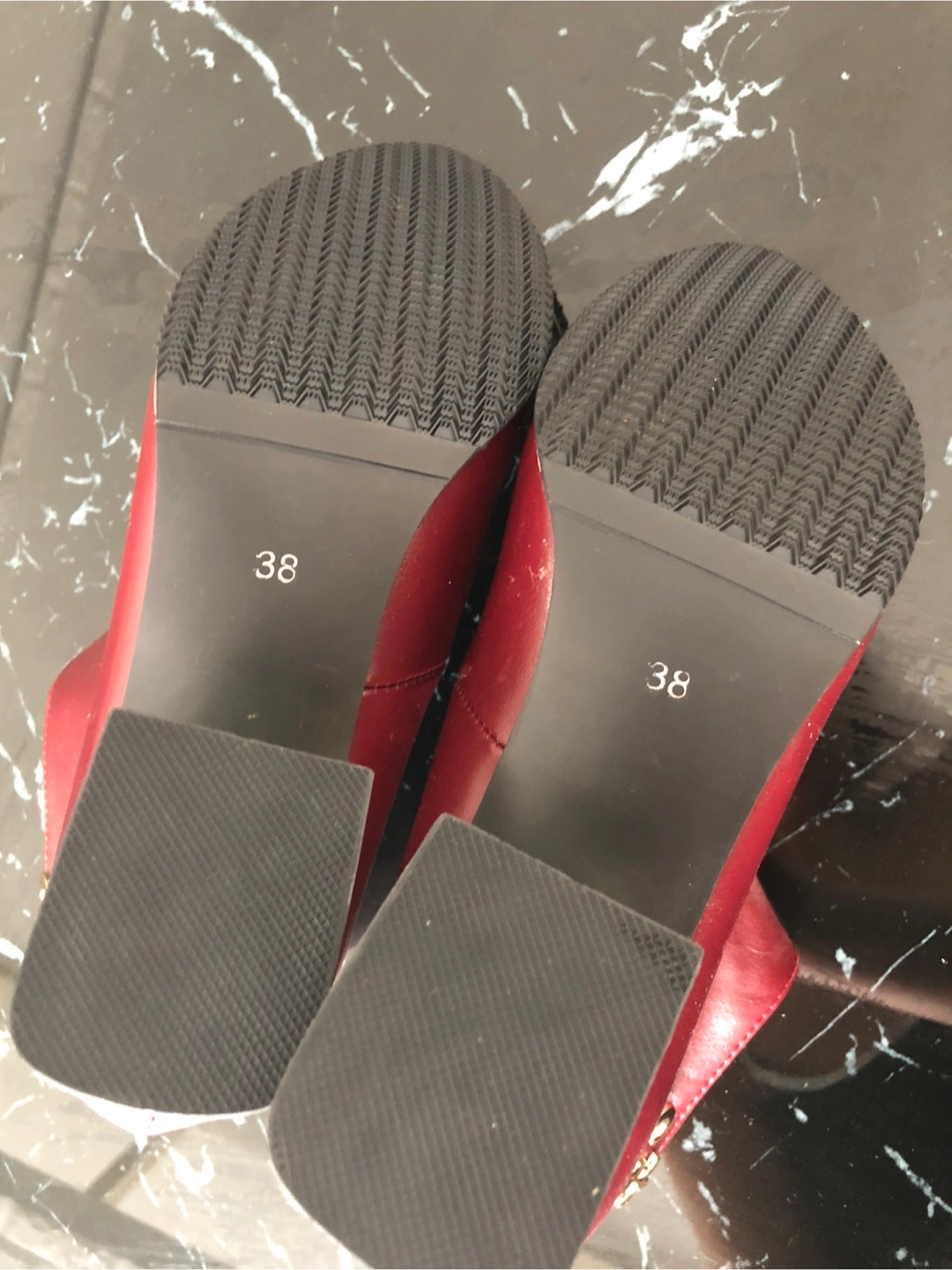 ✨🌟 【未使用品】未使用品. 金色のディテールが施された赤いドレスシューズ 38サイズ🌟✨の写真10枚目