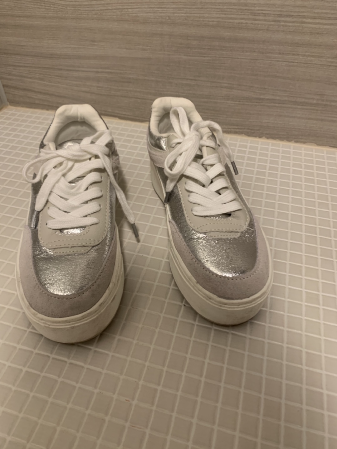 ZARA スニーカー シルバー 21cm