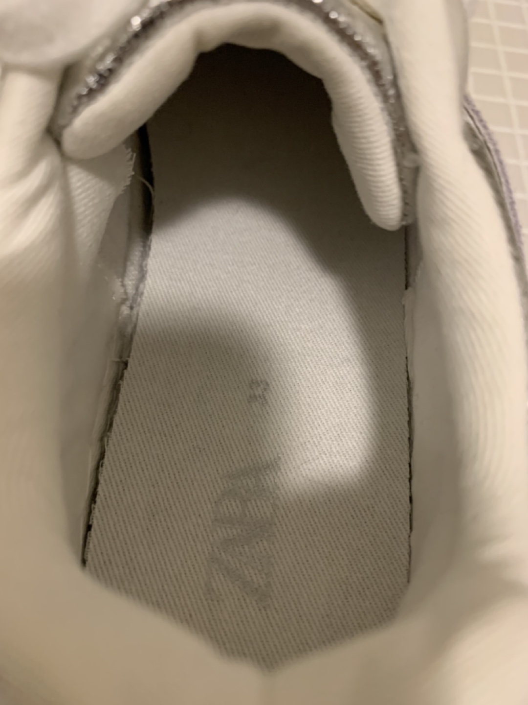 ZARA スニーカー シルバー 21cmの写真2枚目