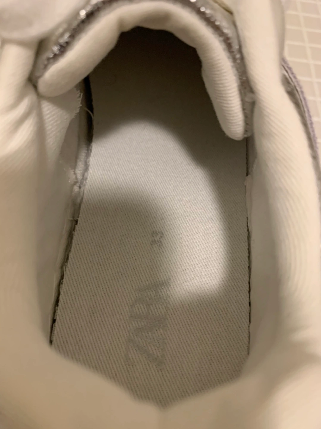 ZARA スニーカー シルバー 21cmの写真2枚目