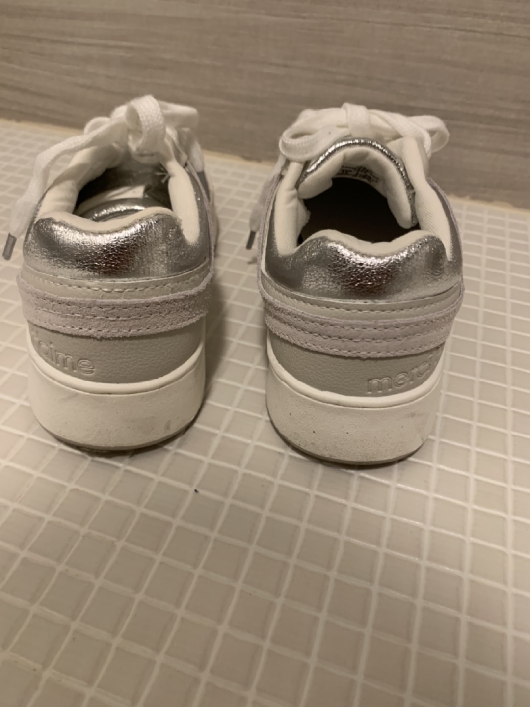 ZARA スニーカー シルバー 21cmの写真4枚目