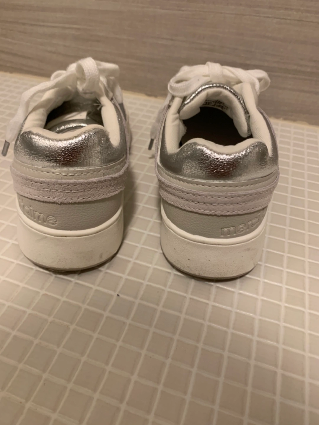 ZARA スニーカー シルバー 21cmの写真4枚目