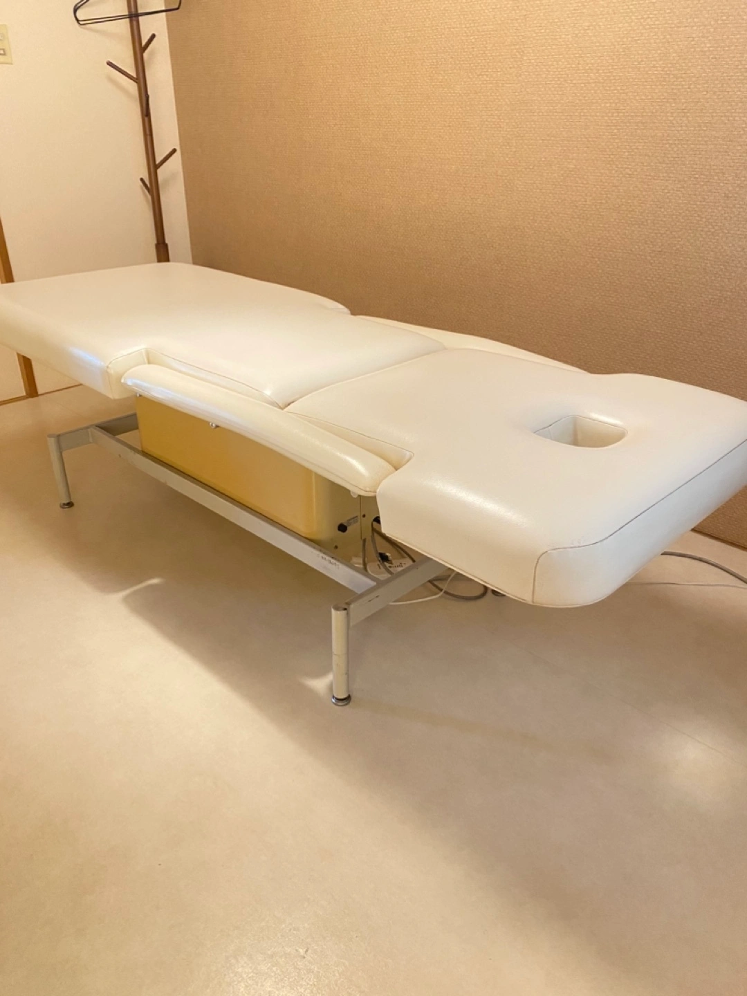 タカラベルモント製 電動エステベッド ホットマット付きの写真3枚目