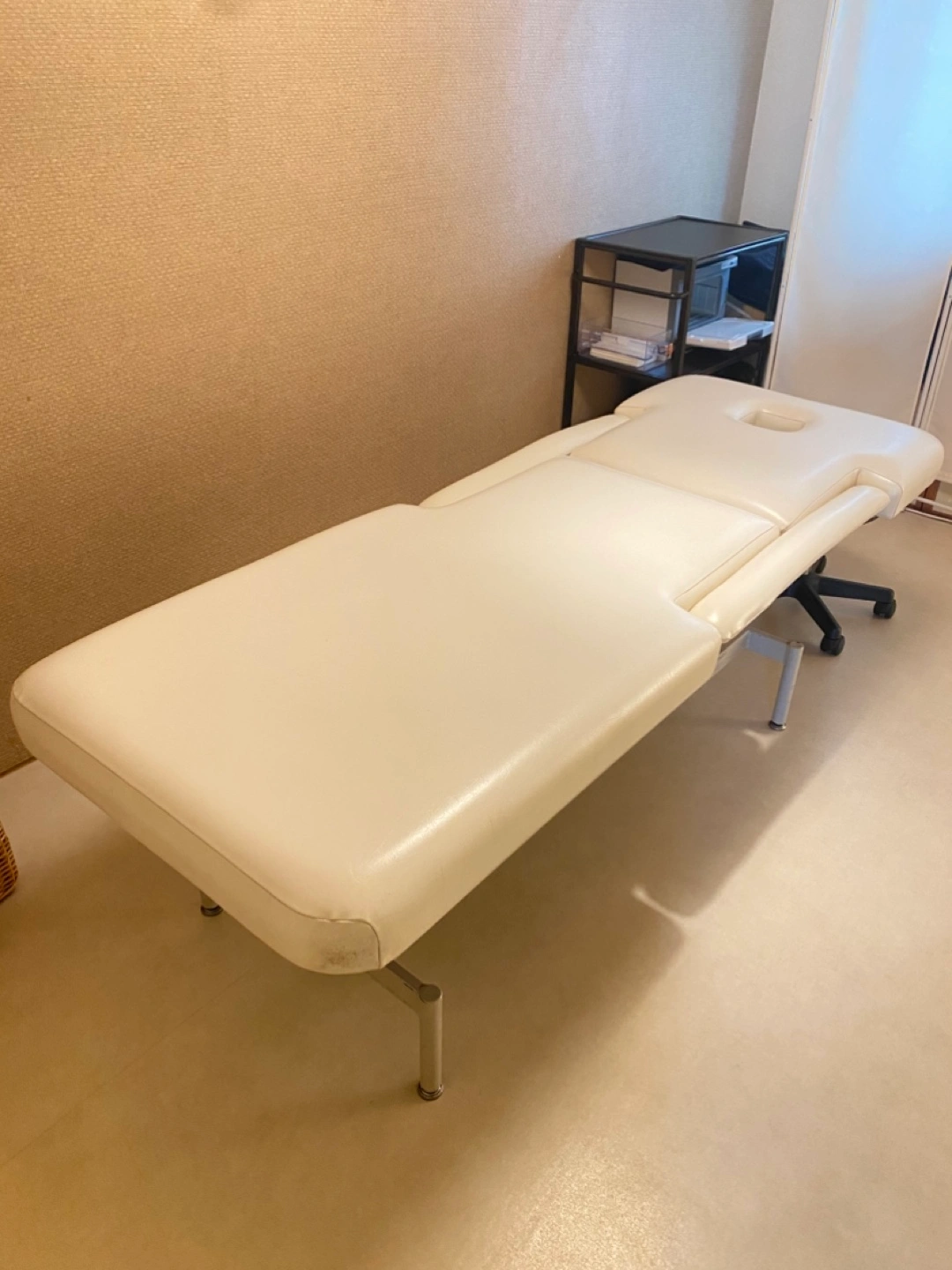 タカラベルモント製 電動エステベッド ホットマット付きの写真2枚目
