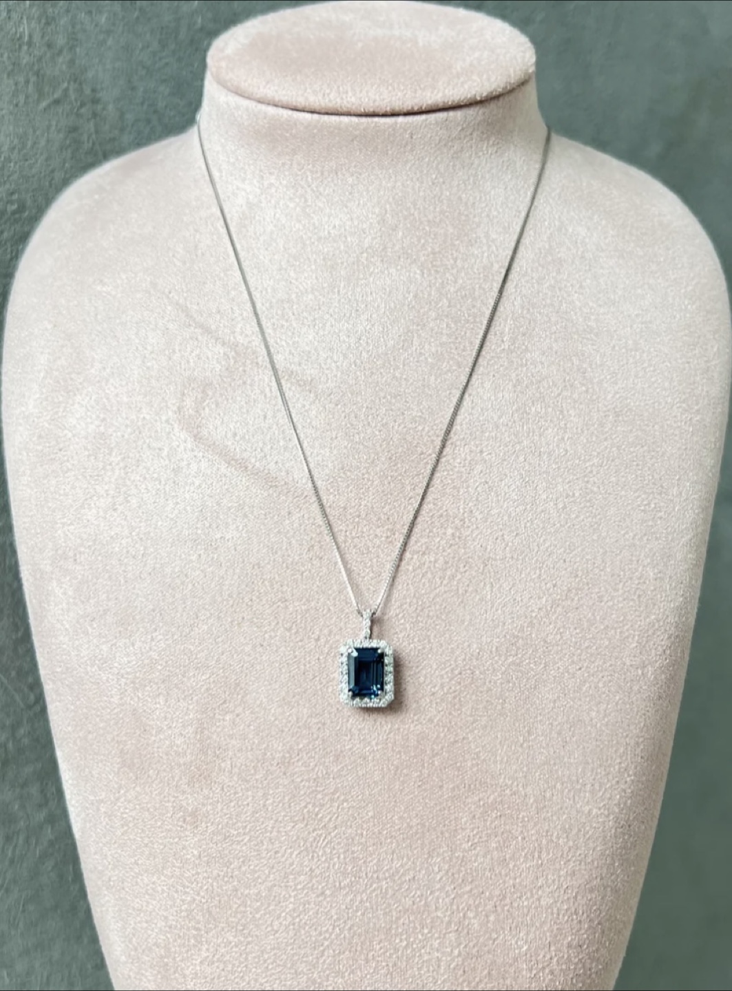 新品　ロンドンブルートパーズ　ネックレス　pt900 プラチナ　メレダイヤ　エメラルドカット