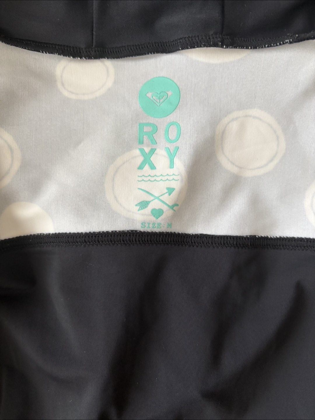 ロキシー ラッシュガードの写真3枚目