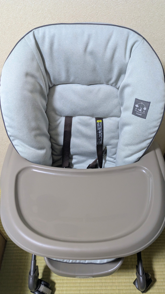 【美品】コンビ ネムリラ 手動ハイローチェア　テーブル付きの写真2枚目
