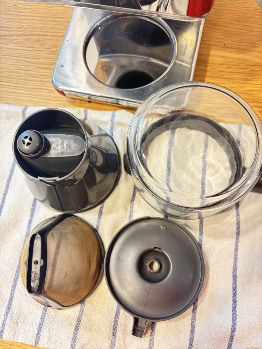 デロンギ kMix 6人用コーヒーメーカー 赤の写真6枚目