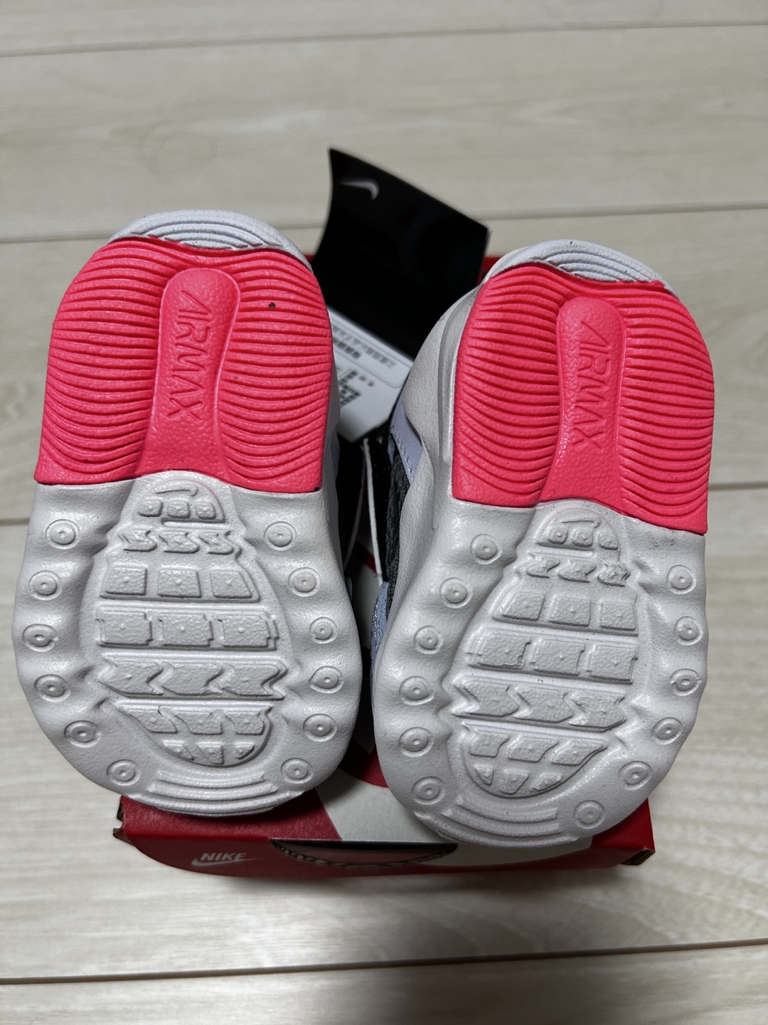 新品タグ付き　ナイキ エアマックス　ベビーシューズ NIKE キッズ 8cmの写真7枚目