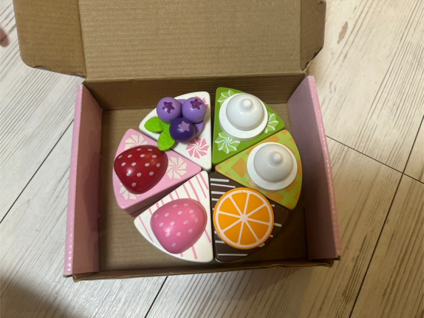 ケーキセット 野いちごのおままごとの写真2枚目