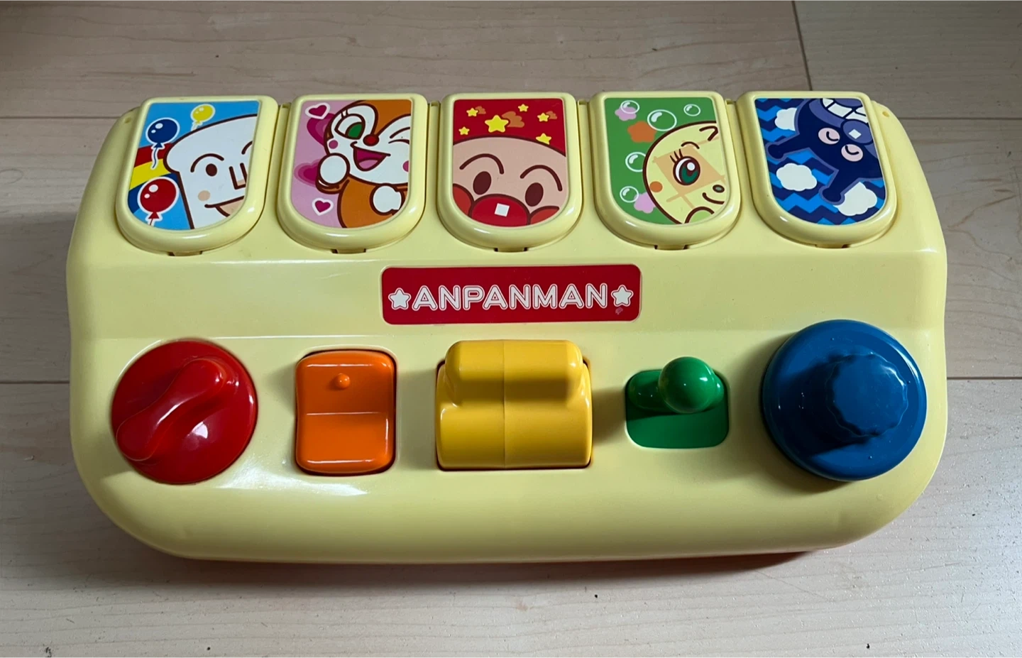 アンパンマン ひらいてぴょこん 知育玩具の写真2枚目