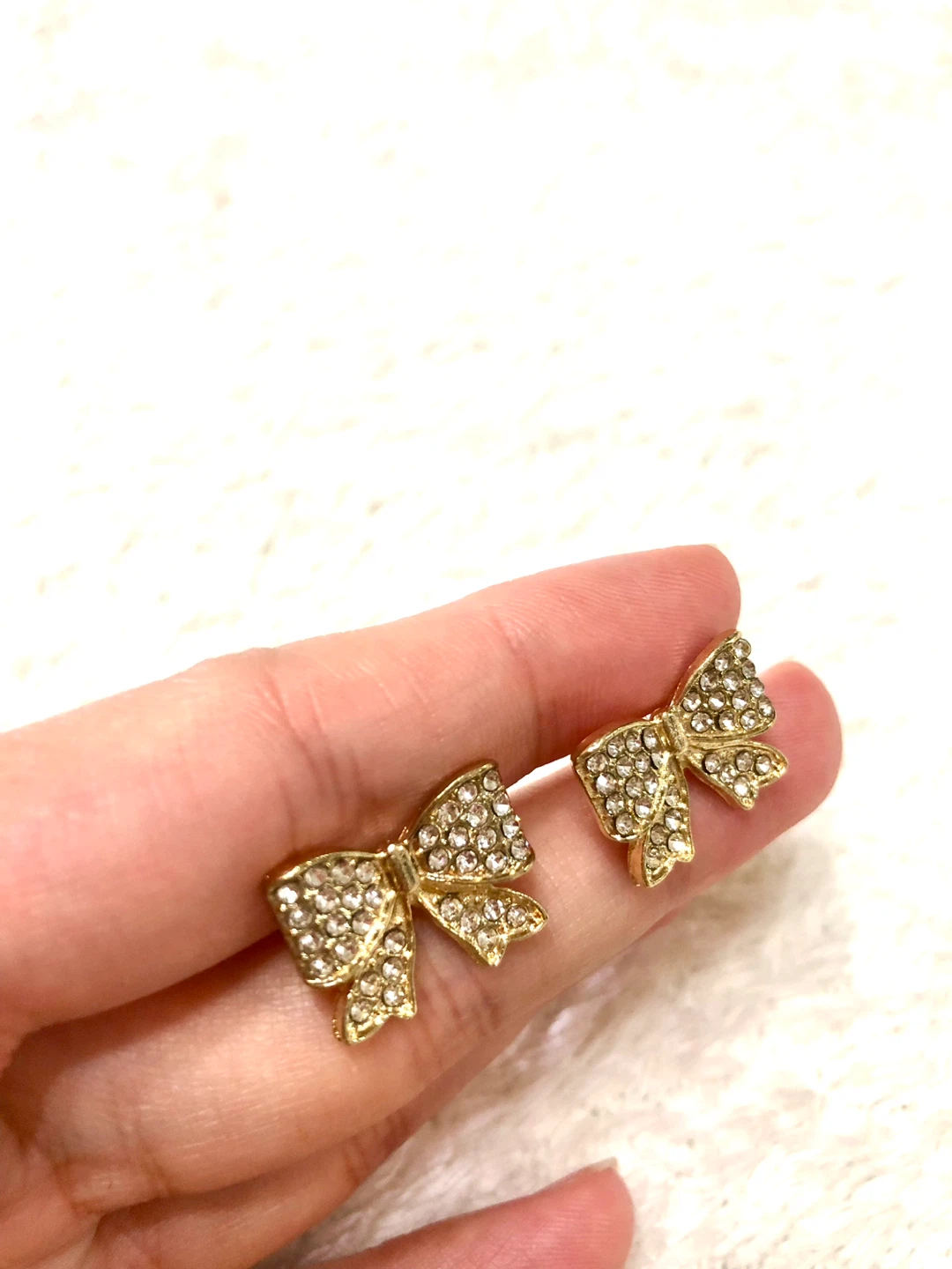 ✨🌟【未使用品】リボン型ピアス ゴールド🌟✨の写真2枚目