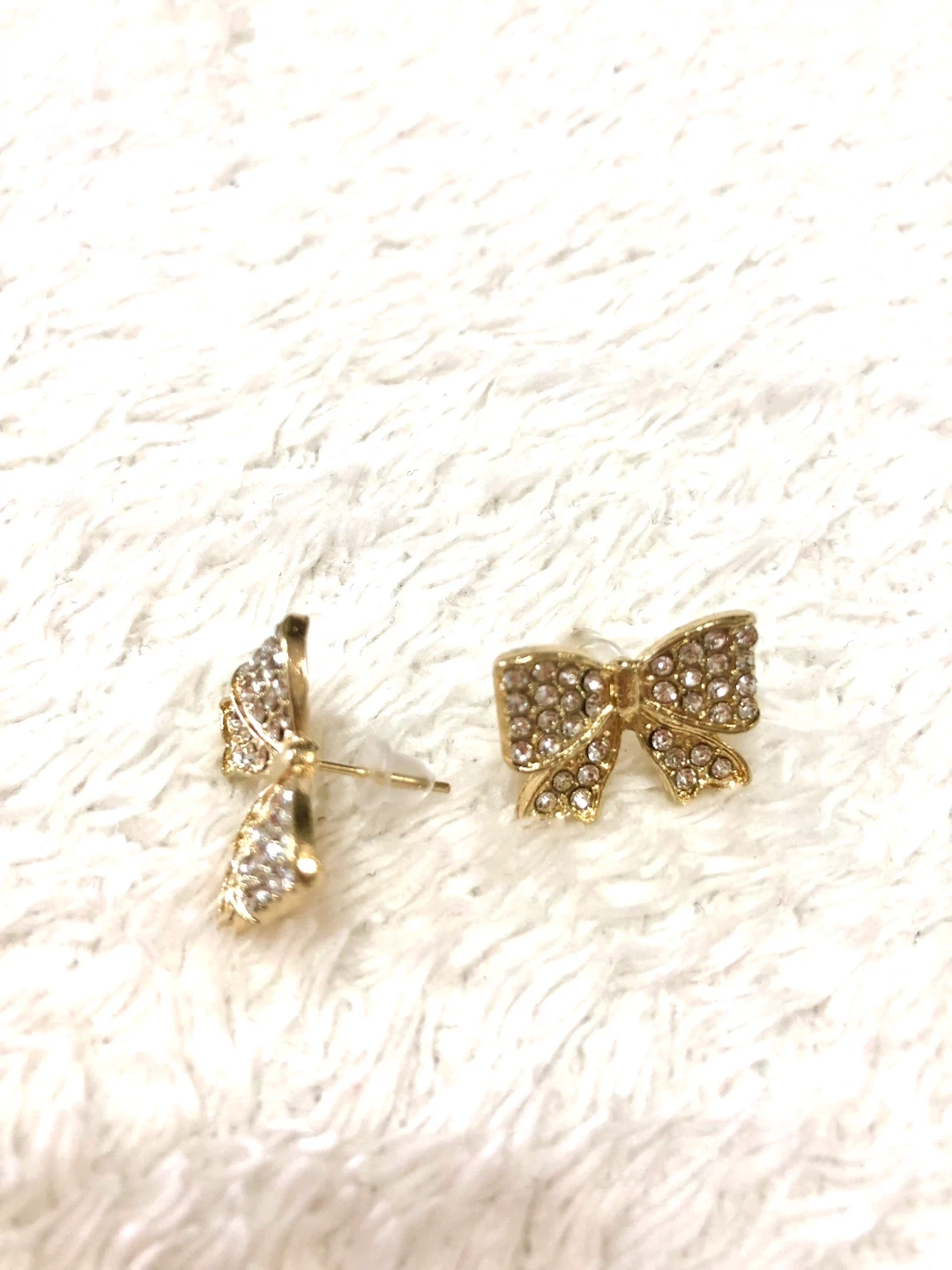 ✨🌟【未使用品】リボン型ピアス ゴールド🌟✨の写真4枚目