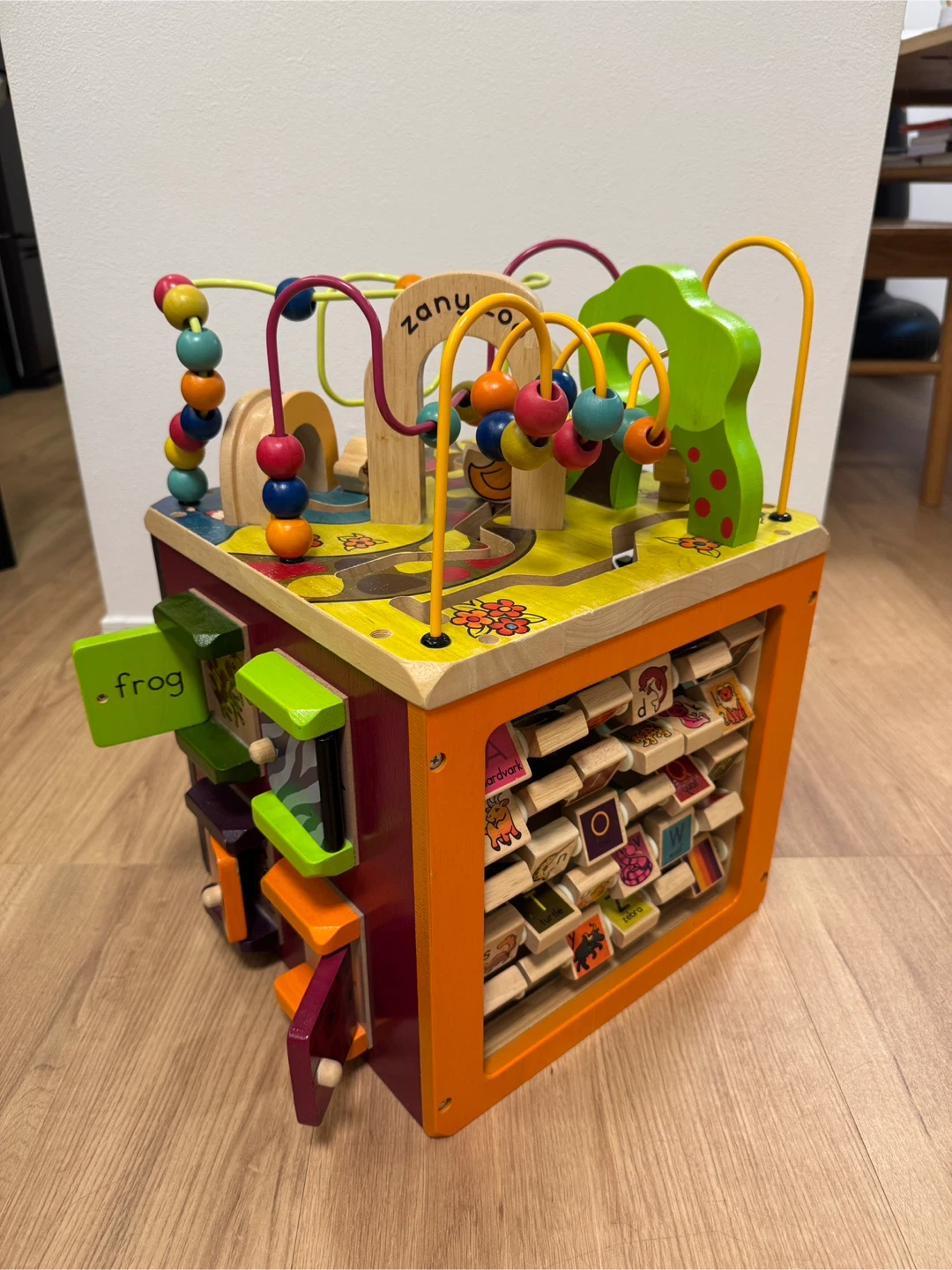 ビー。知育玩具 Zany Zoo