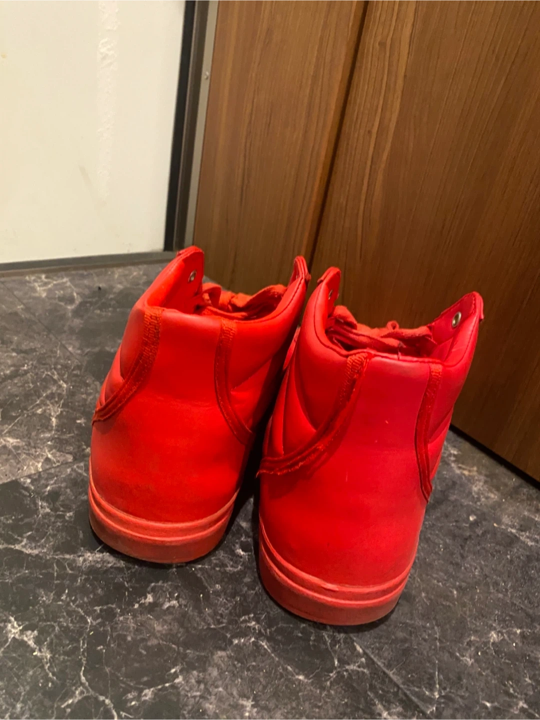 ZARA スニーカー 赤 サイズEU43 27.5cmの写真3枚目