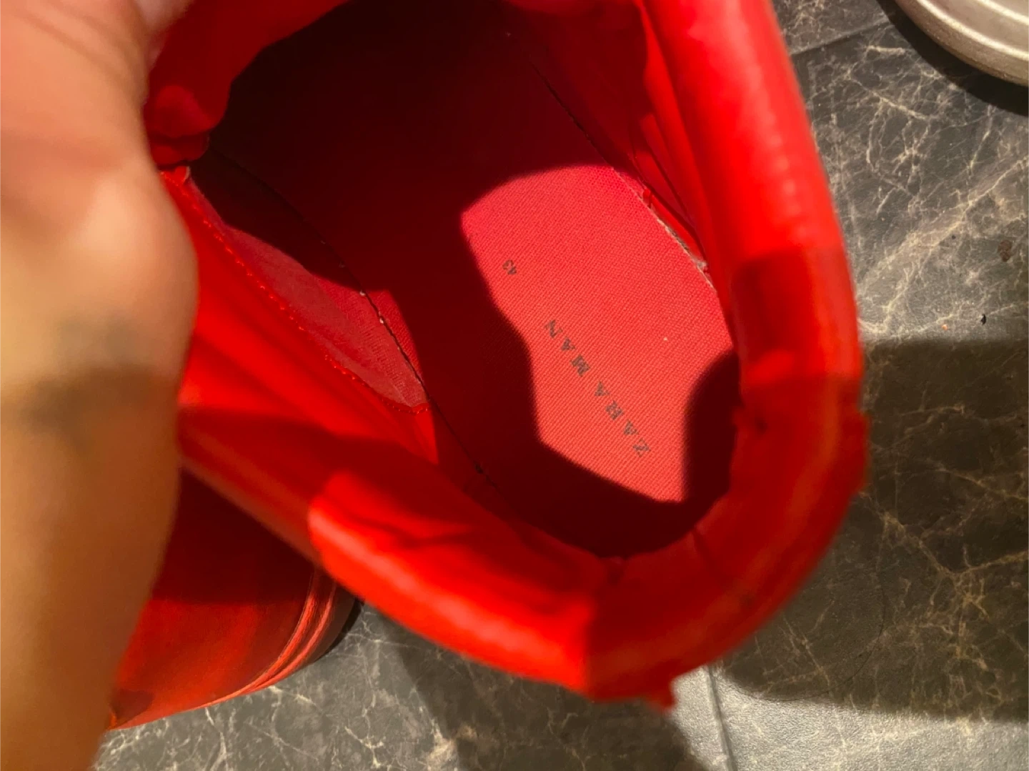 ZARA スニーカー 赤 サイズEU43 27.5cmの写真5枚目