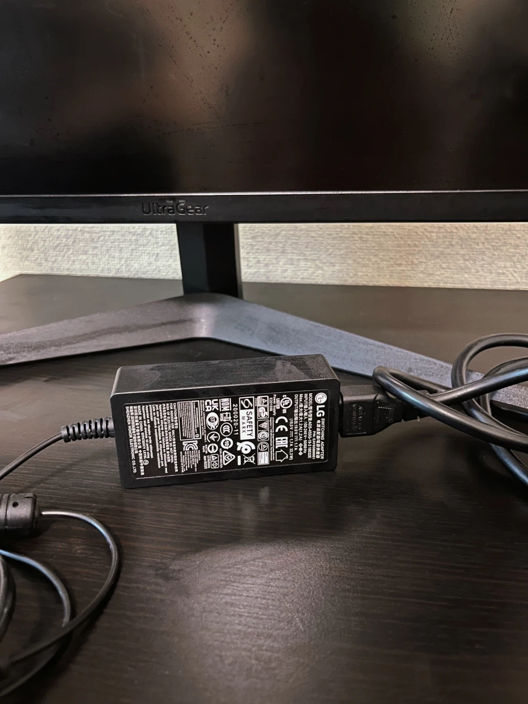 LG ゲーミングモニター UltraGear 24インチ フルHD HDMIケーブル・ACアダプタ付きの写真3枚目