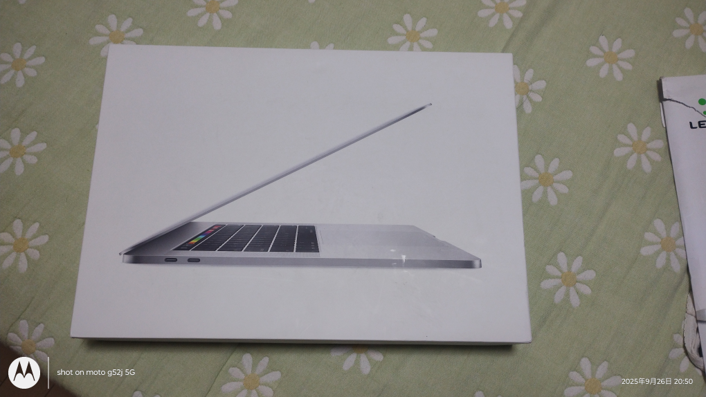 アップル MacBook Pro 15インチMR962J/A２018年の写真3枚目