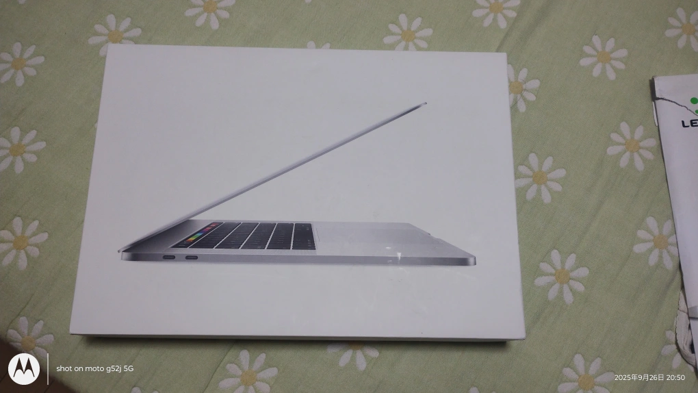 アップル MacBook Pro 15インチMR962J/A2018年の写真3枚目