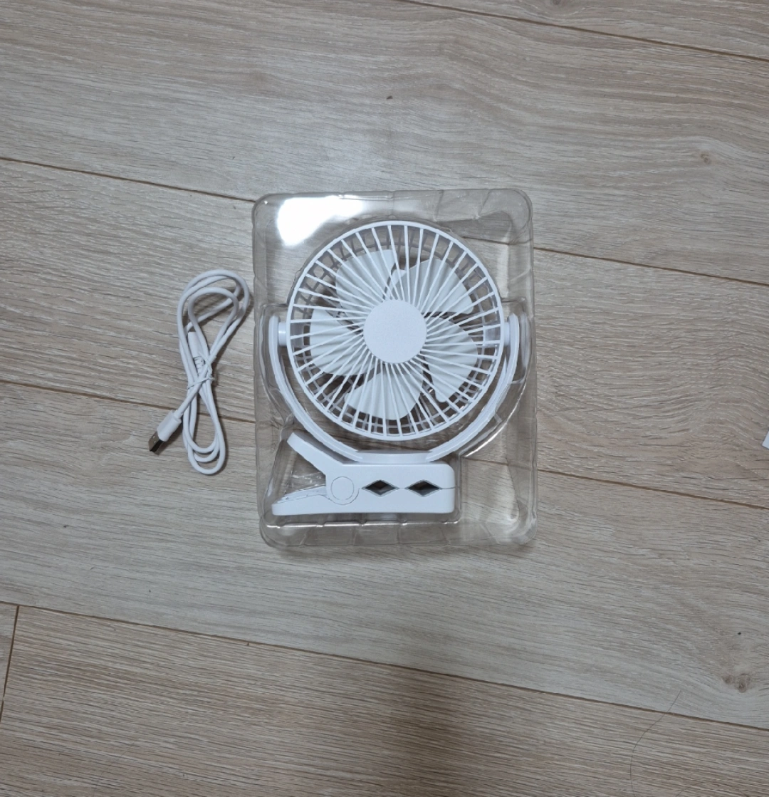 【新品】 4way クリップファン 白の写真2枚目
