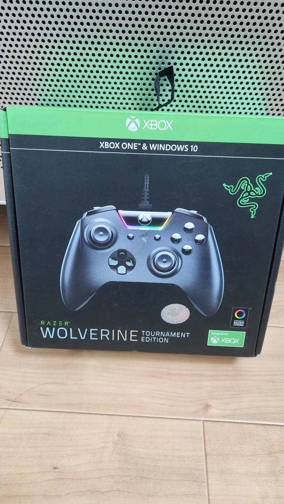レイザー WOLVERINE XBOX コントローラー