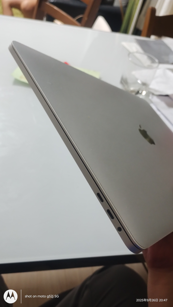 アップル MacBook Pro 15インチMR962J/A２018年