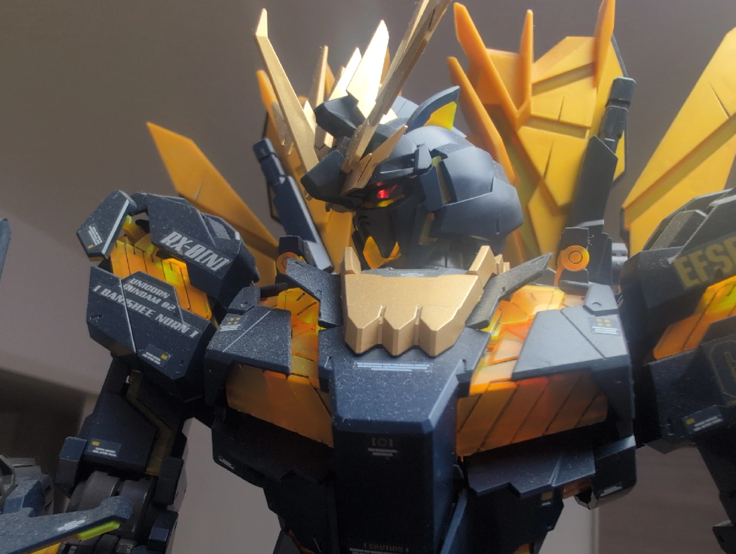 ガンプラ ユニコーンガンダム02 バンシィ(パーフェクトグレード)の写真2枚目