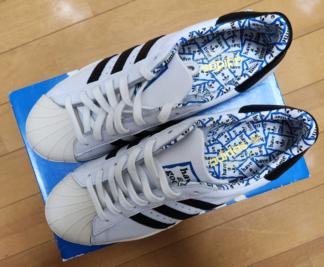 adidas スーパースター have a good time ホワイトブラックの写真2枚目