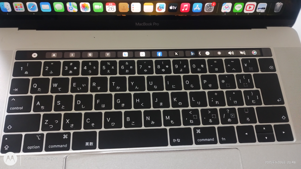 アップル MacBook Pro 15インチMR962J/A２018年の写真6枚目