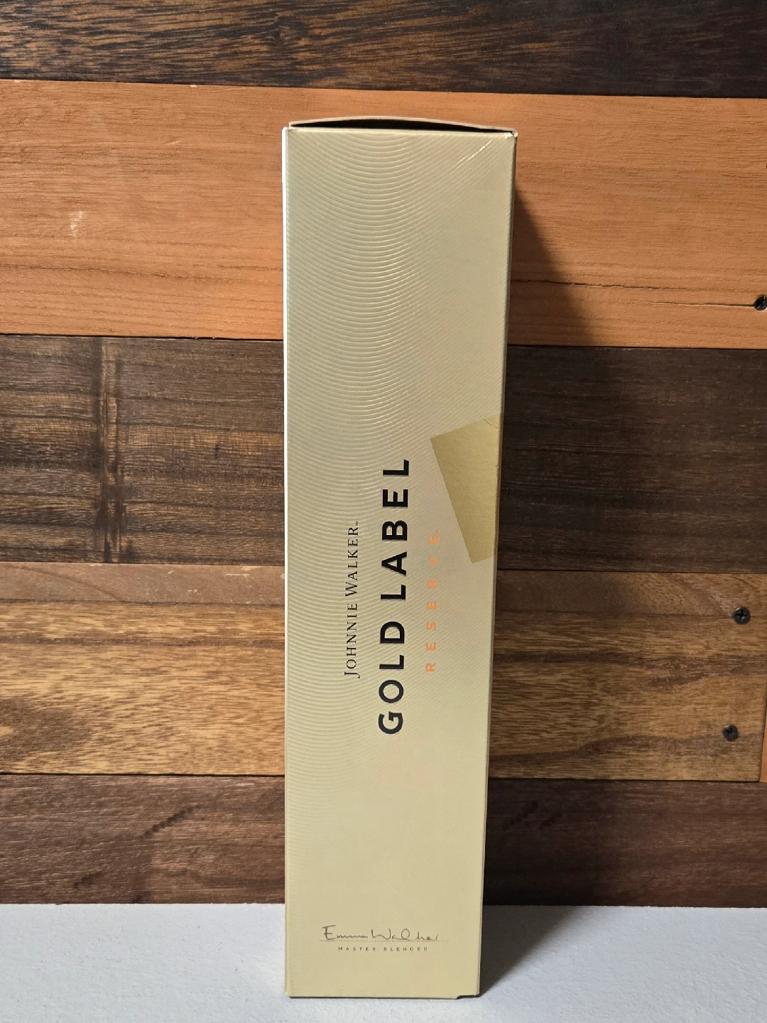 JOHNNY WALKKER GOLD LABEL RESERVEの写真2枚目