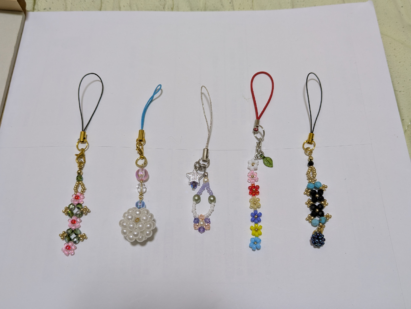 ビーズ　ストラップ　ハンドメイド