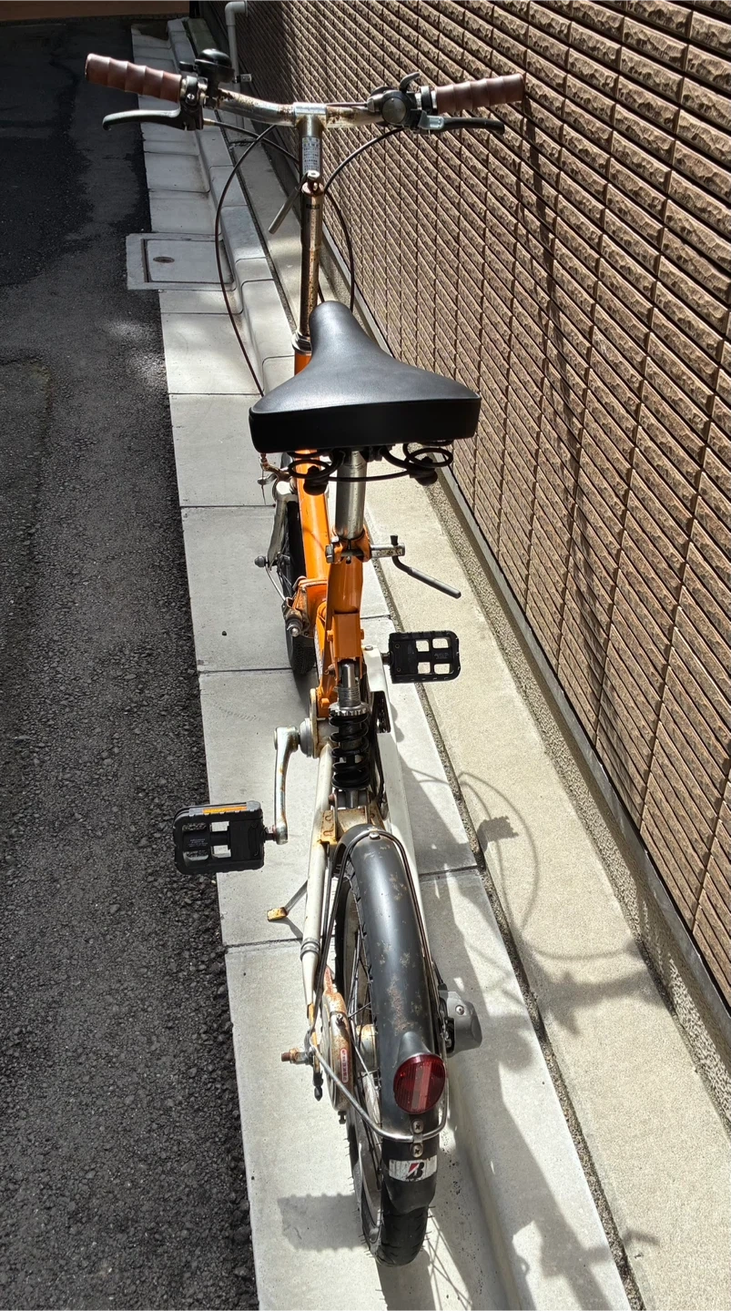 ブリヂストン サスペンション付き折りたたみ自転車 (3段ギア)オレンジの写真3枚目