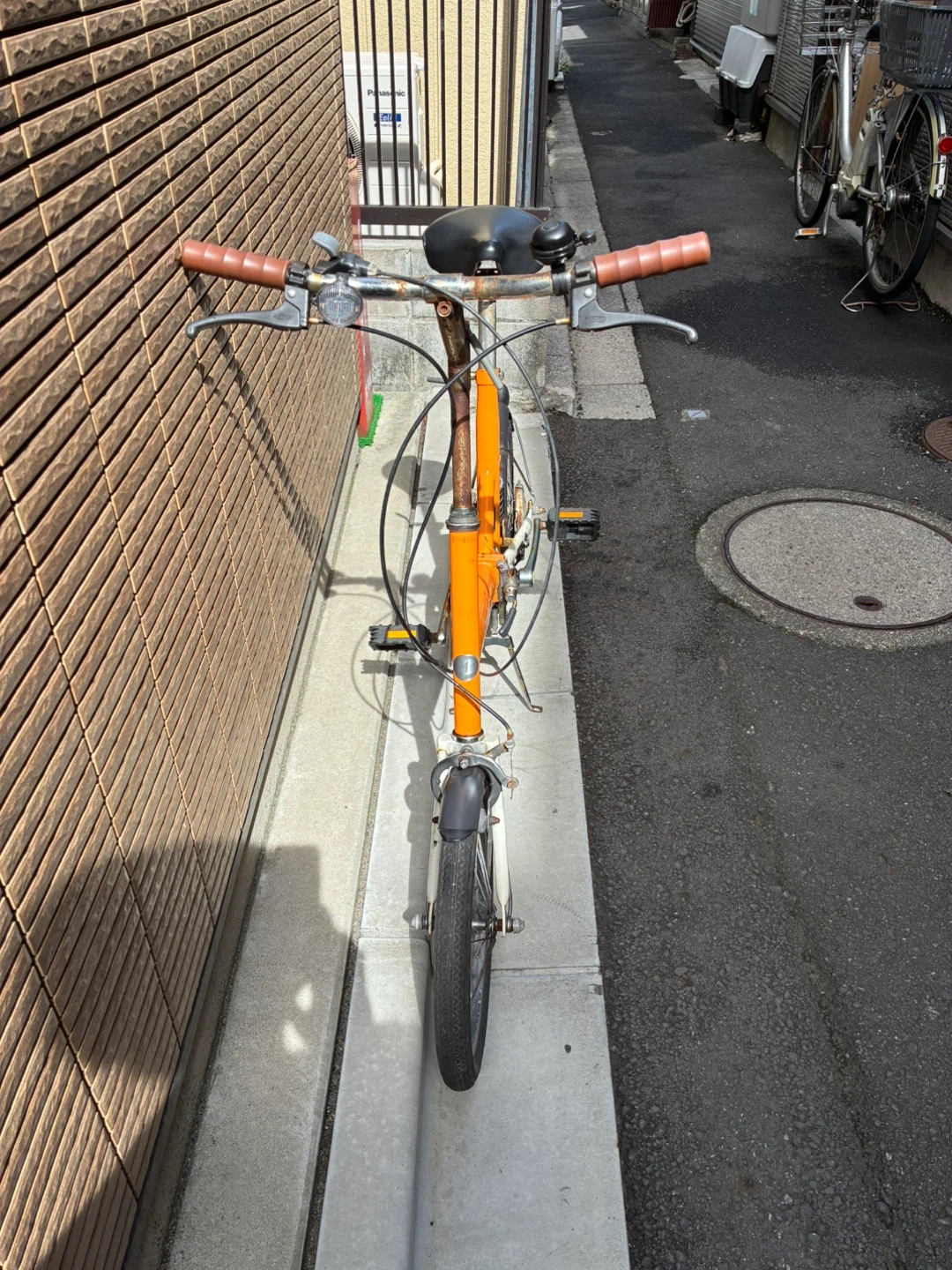 ブリヂストン サスペンション付き折りたたみ自転車 (3段ギア)オレンジの写真2枚目