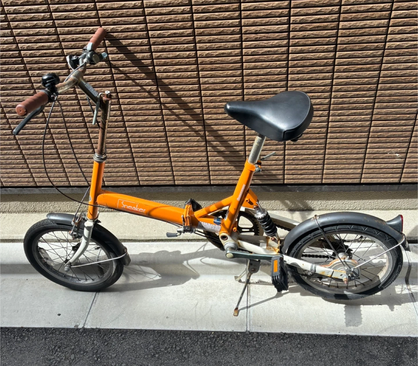 ブリヂストン サスペンション付き折りたたみ自転車 (3段ギア)オレンジ
