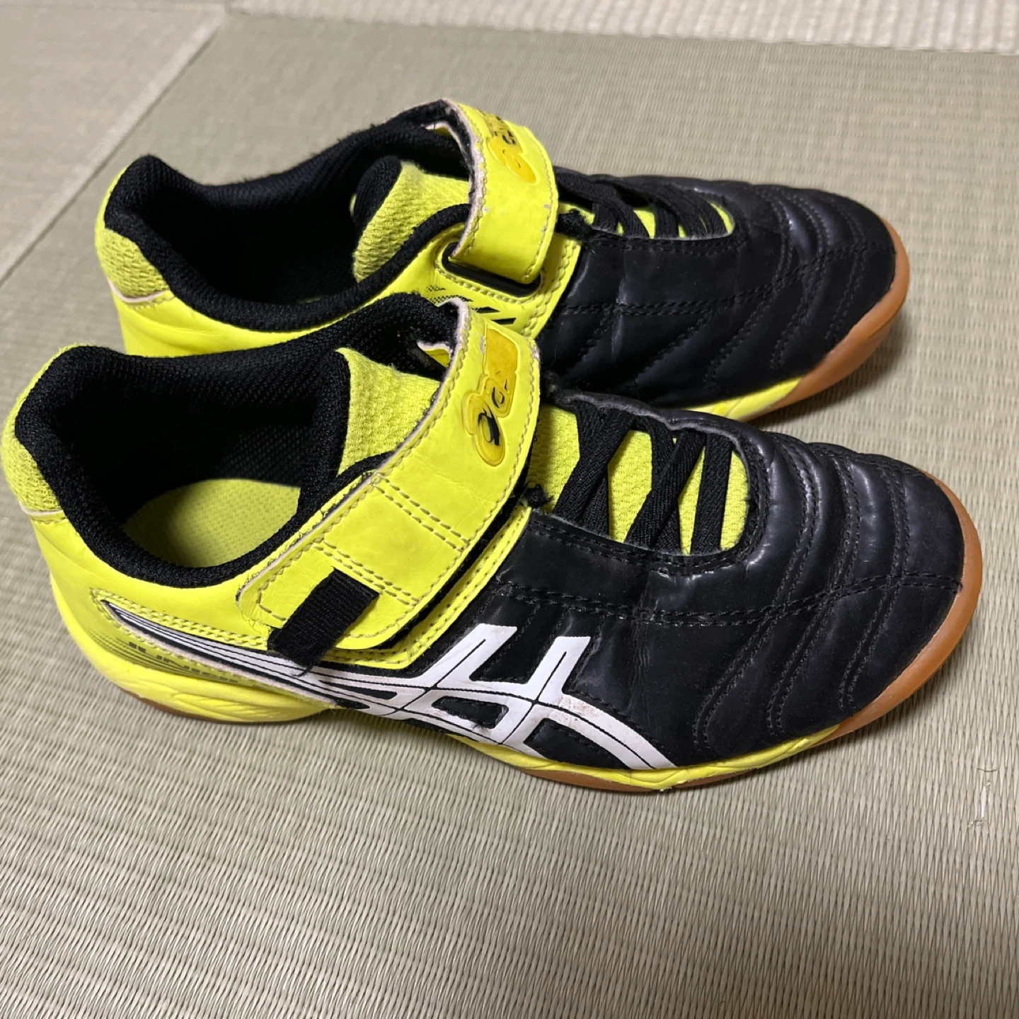 子供　室内フットサルシューズ　19㎝　asicsの写真2枚目