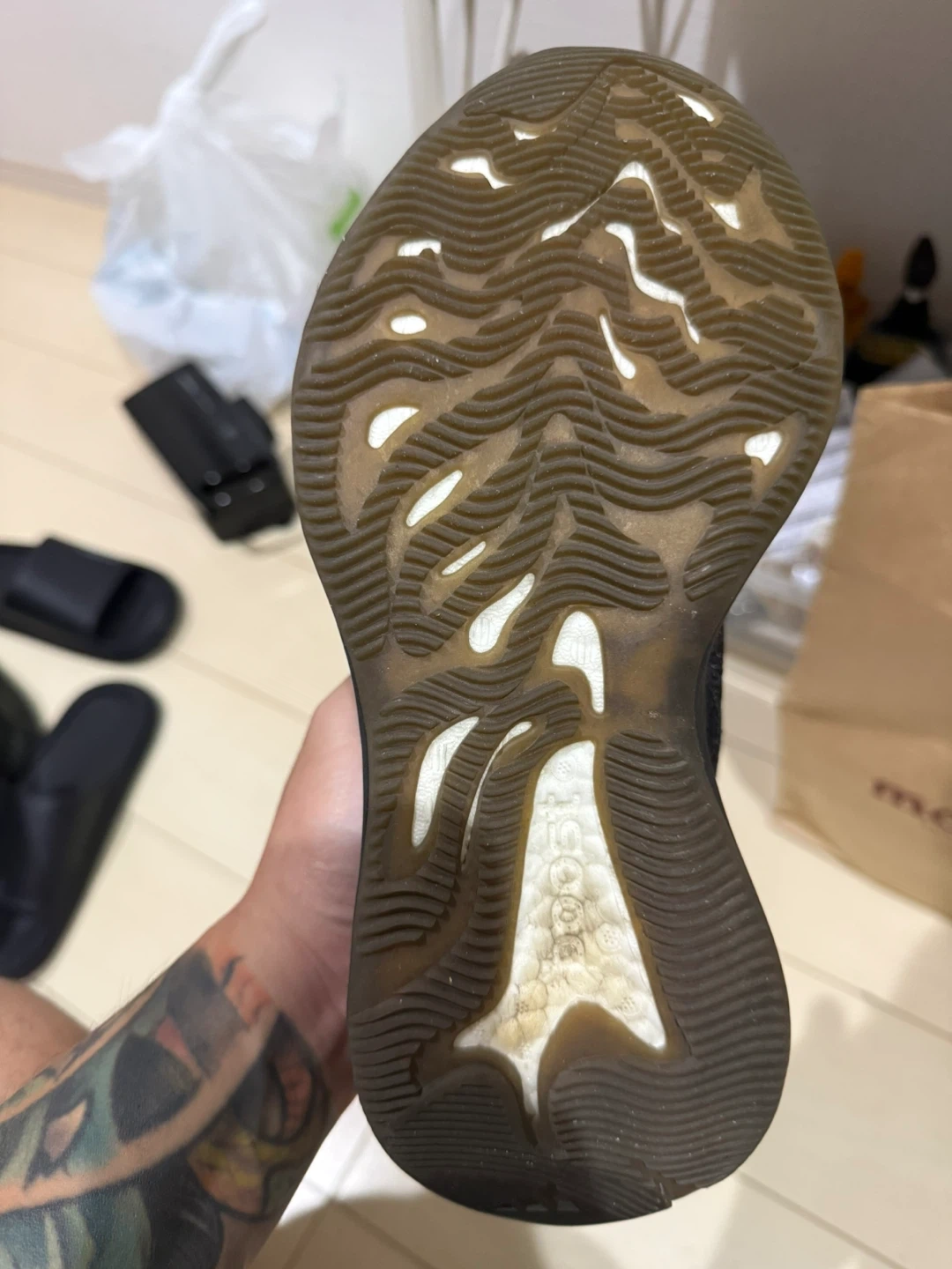 Yeezy 380の写真2枚目