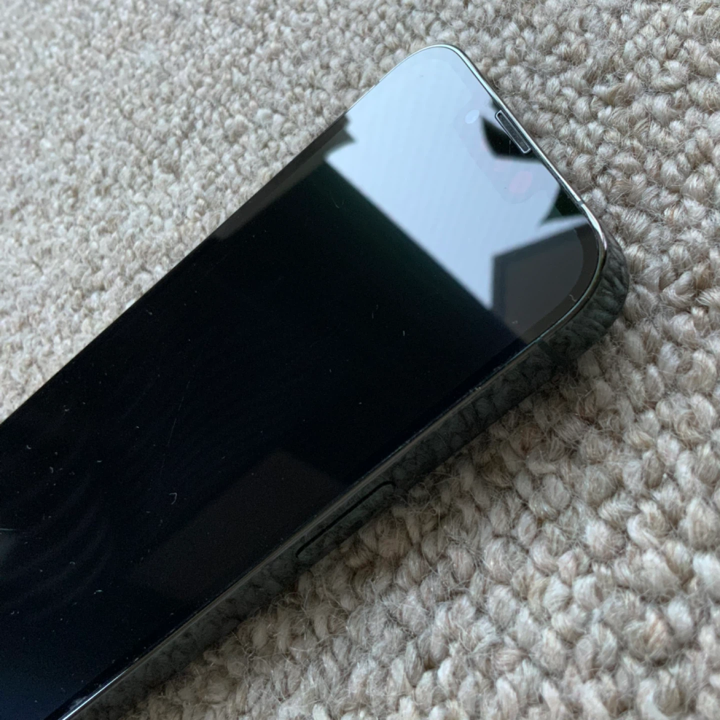 Apple iPhone 13 Pro アルパイングリーン スマホの写真4枚目