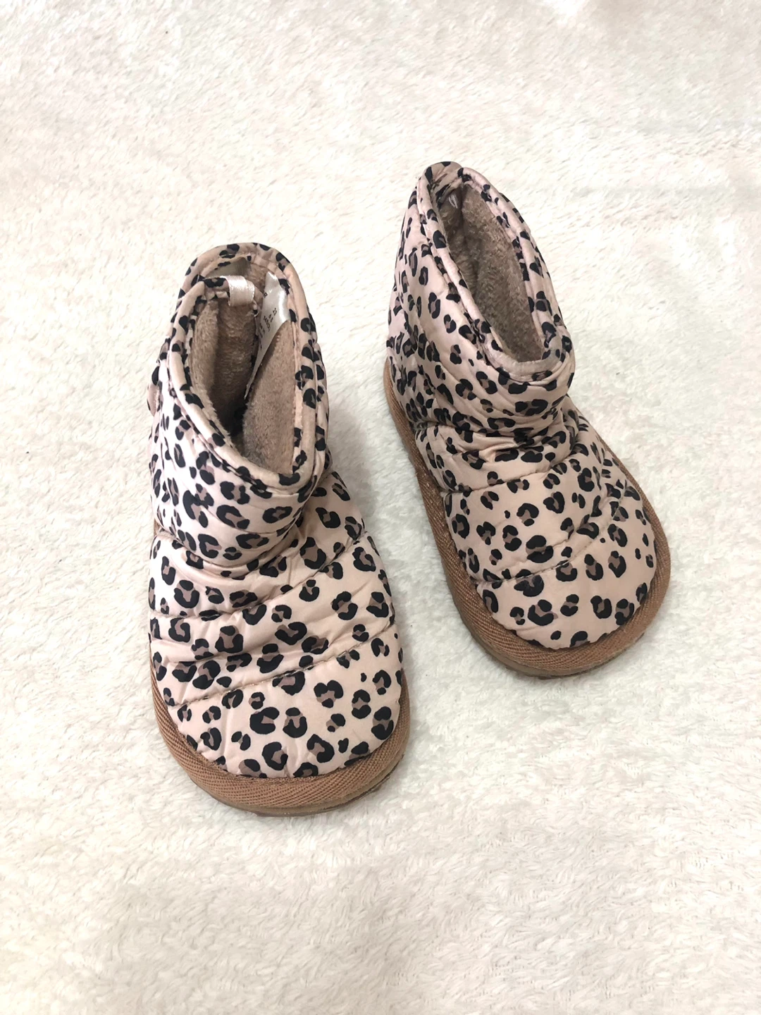 👧✨🌟H&M 子供用ブーツ、14.5 cm、ヒョウ柄🌟✨の写真2枚目