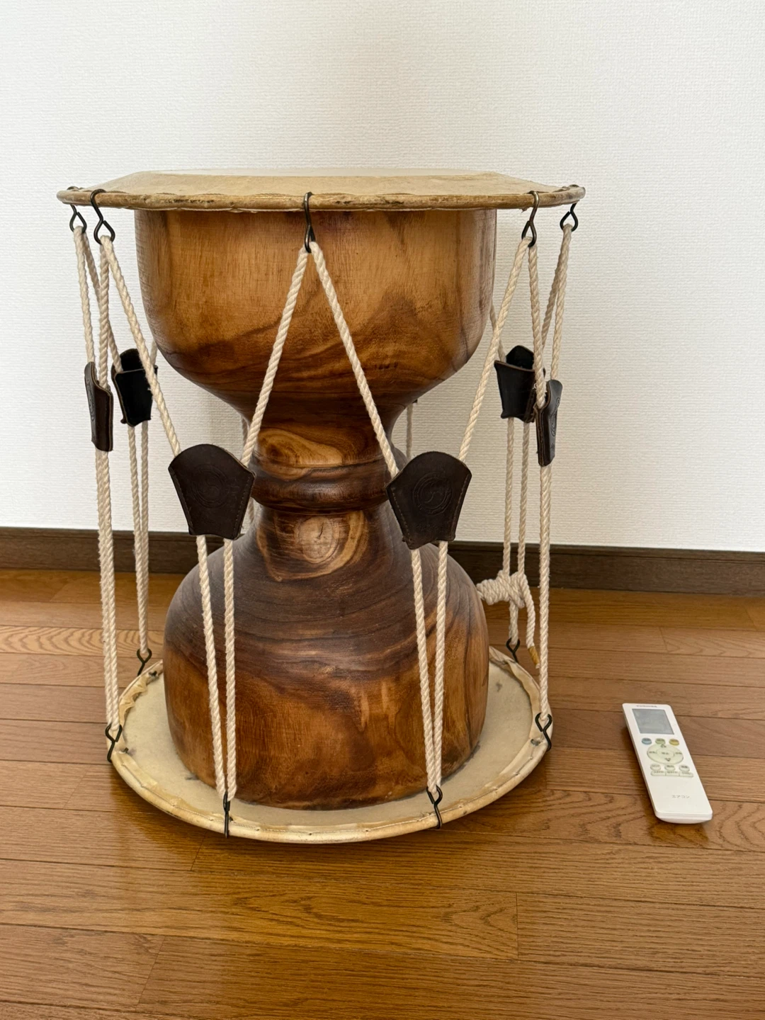 ジャンギュ (韓国の伝統的な砂時計型の打楽器)