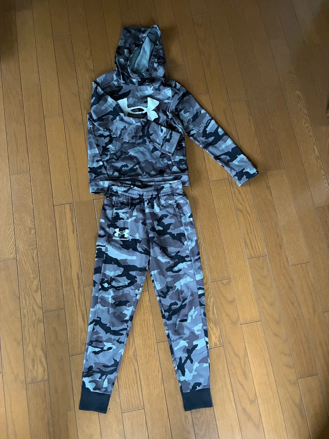 UNDER ARMOUR 迷彩柄パーカー&パンツセットの写真3枚目